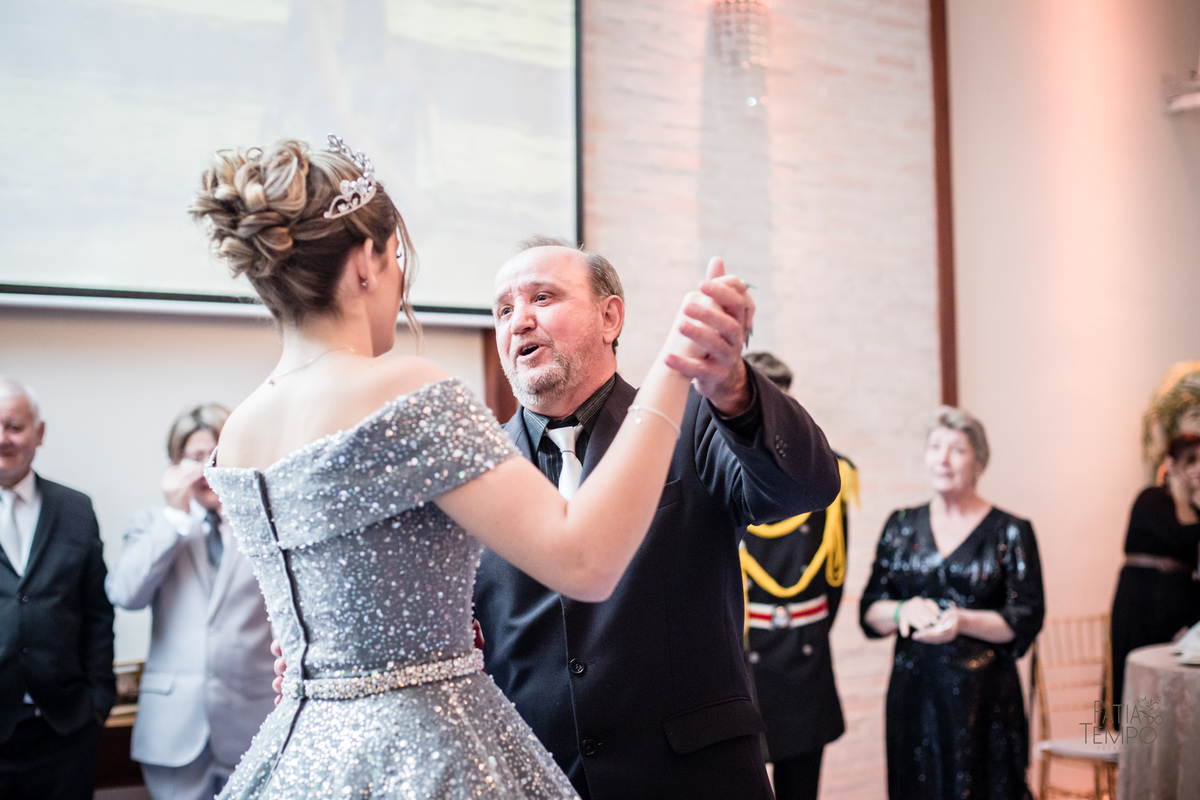 15 anos, debutante, adolescente, festa de debutante, maquiagem, penteado, vestido, mulher, Buffet, gastronomia, decoração, família, dança, apresentação, fotografia, balada, aniversário, robo de Led, funk, musica, amizade, felicidade, evento, 