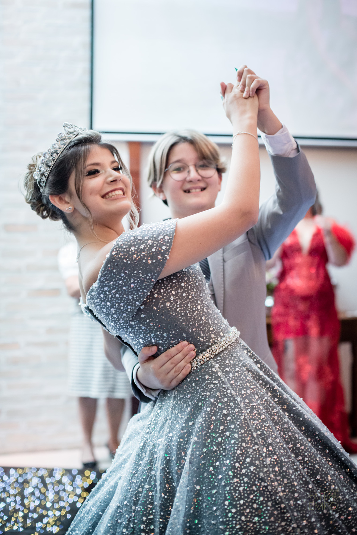 15 anos, debutante, adolescente, festa de debutante, maquiagem, penteado, vestido, mulher, Buffet, gastronomia, decoração, família, dança, apresentação, fotografia, balada, aniversário, robo de Led, funk, musica, amizade, felicidade, evento, 