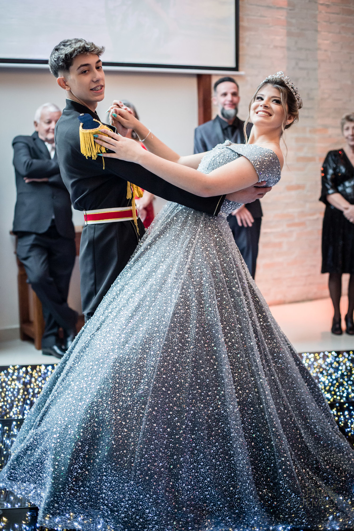 15 anos, debutante, adolescente, festa de debutante, maquiagem, penteado, vestido, mulher, Buffet, gastronomia, decoração, família, dança, apresentação, fotografia, balada, aniversário, robo de Led, funk, musica, amizade, felicidade, evento, 