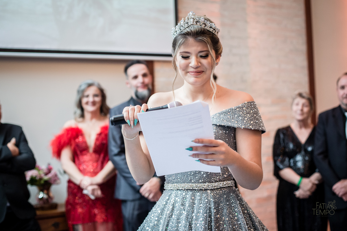 15 anos, debutante, adolescente, festa de debutante, maquiagem, penteado, vestido, mulher, Buffet, gastronomia, decoração, família, dança, apresentação, fotografia, balada, aniversário, robo de Led, funk, musica, amizade, felicidade, evento, 