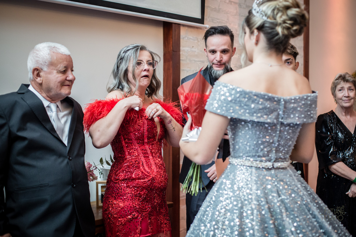 15 anos, debutante, adolescente, festa de debutante, maquiagem, penteado, vestido, mulher, Buffet, gastronomia, decoração, família, dança, apresentação, fotografia, balada, aniversário, robo de Led, funk, musica, amizade, felicidade, evento, 