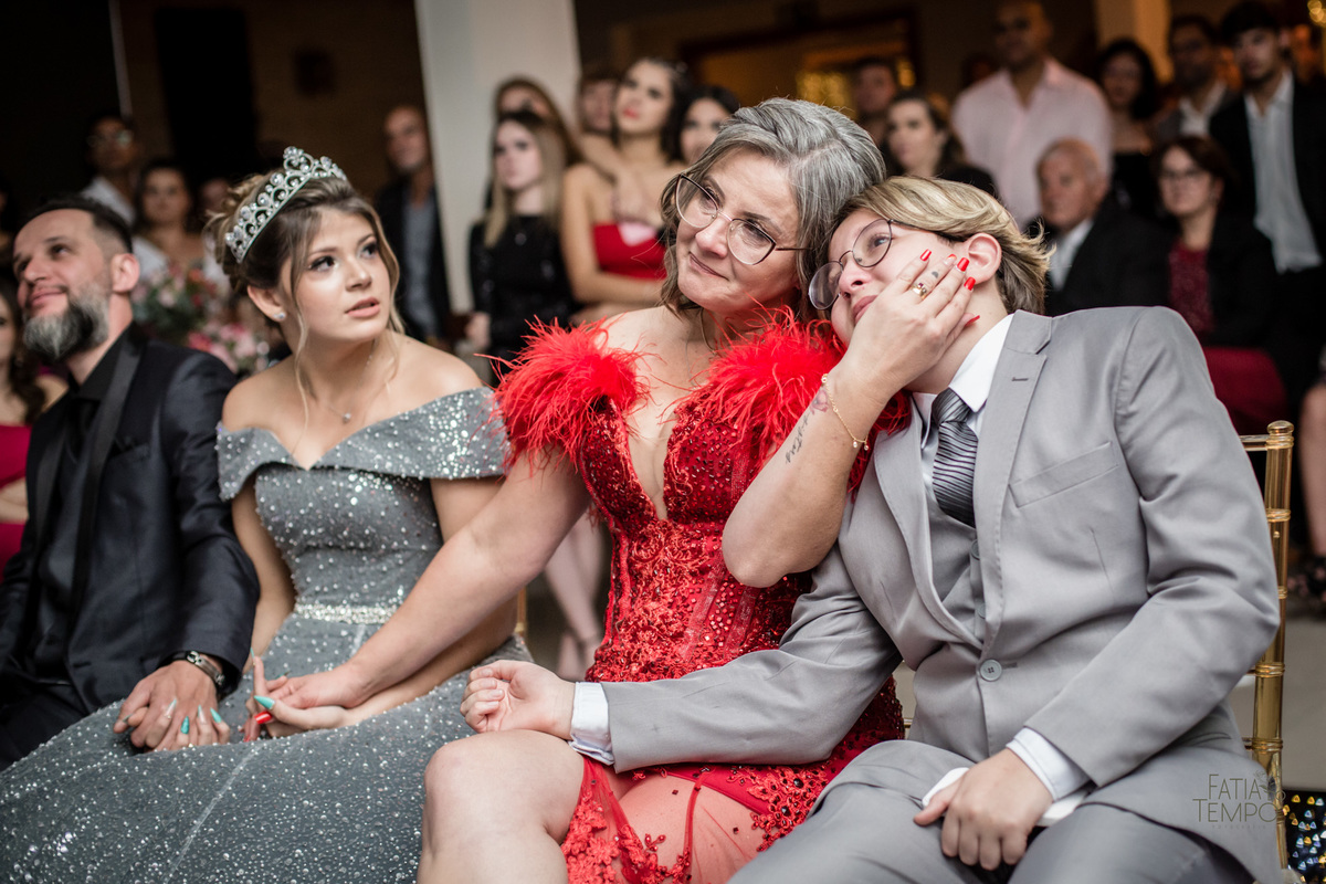 15 anos, debutante, adolescente, festa de debutante, maquiagem, penteado, vestido, mulher, Buffet, gastronomia, decoração, família, dança, apresentação, fotografia, balada, aniversário, robo de Led, funk, musica, amizade, felicidade, evento, 