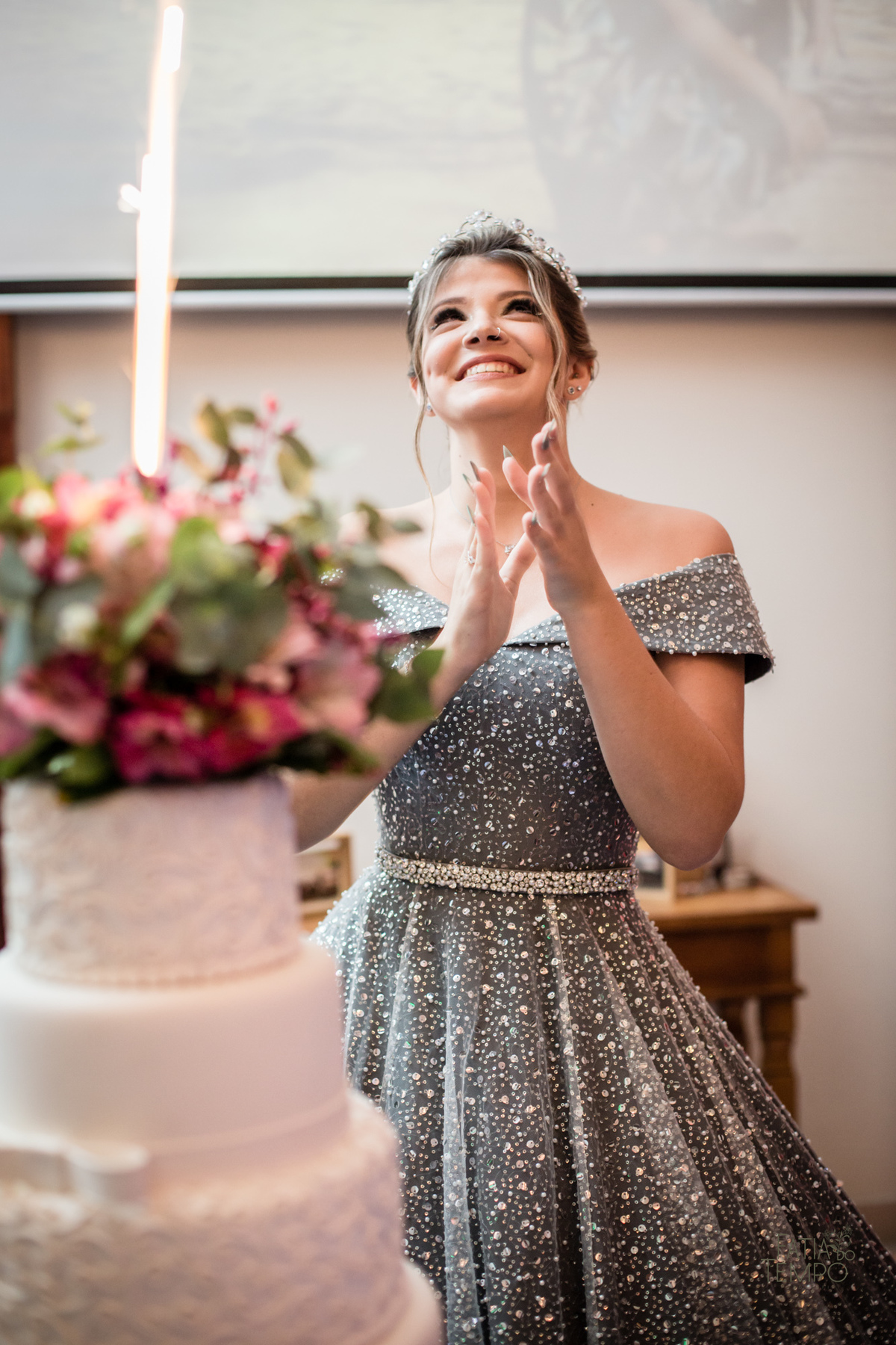 15 anos, debutante, adolescente, festa de debutante, maquiagem, penteado, vestido, mulher, Buffet, gastronomia, decoração, família, dança, apresentação, fotografia, balada, aniversário, robo de Led, funk, musica, amizade, felicidade, evento, 