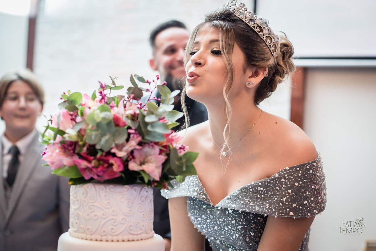 15 anos, debutante, adolescente, festa de debutante, maquiagem, penteado, vestido, mulher, Buffet, gastronomia, decoração, família, dança, apresentação, fotografia, balada, aniversário, robo de Led, funk, musica, amizade, felicidade, evento, 