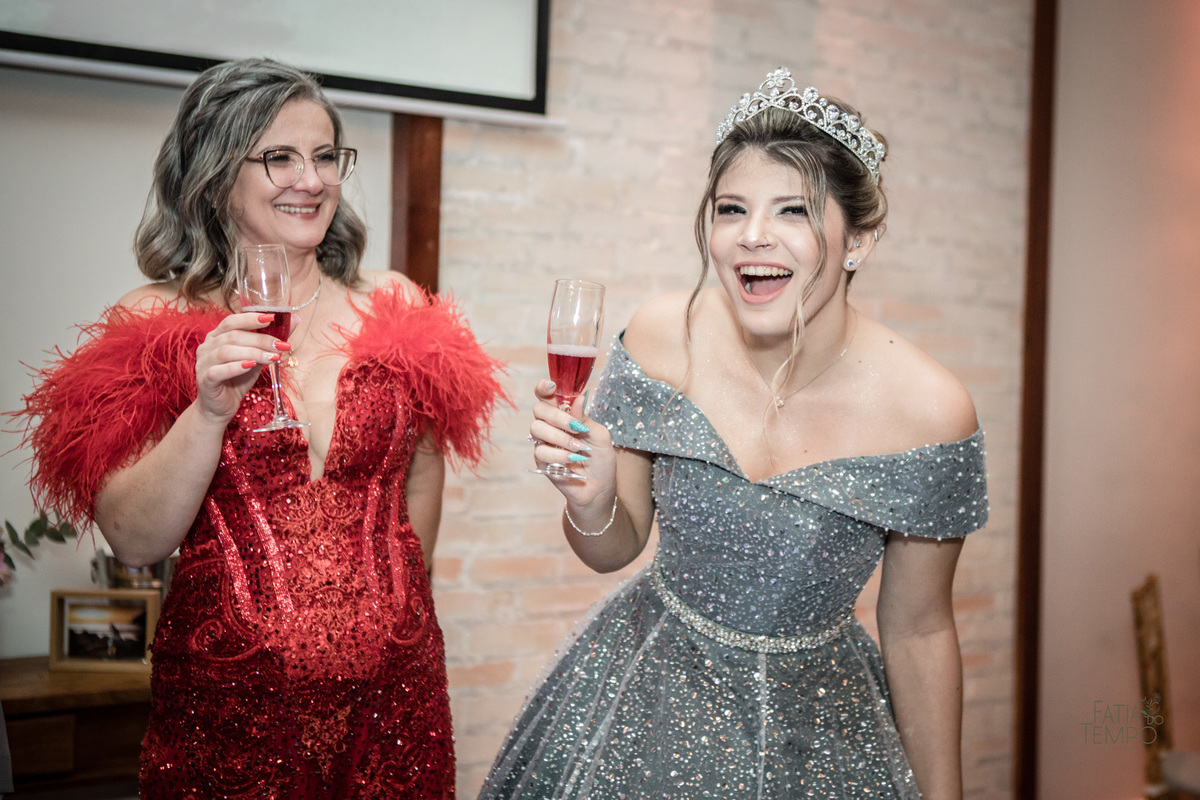 15 anos, debutante, adolescente, festa de debutante, maquiagem, penteado, vestido, mulher, Buffet, gastronomia, decoração, família, dança, apresentação, fotografia, balada, aniversário, robo de Led, funk, musica, amizade, felicidade, evento, 