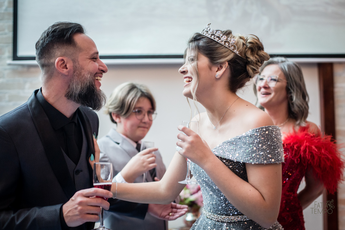 15 anos, debutante, adolescente, festa de debutante, maquiagem, penteado, vestido, mulher, Buffet, gastronomia, decoração, família, dança, apresentação, fotografia, balada, aniversário, robo de Led, funk, musica, amizade, felicidade, evento, 