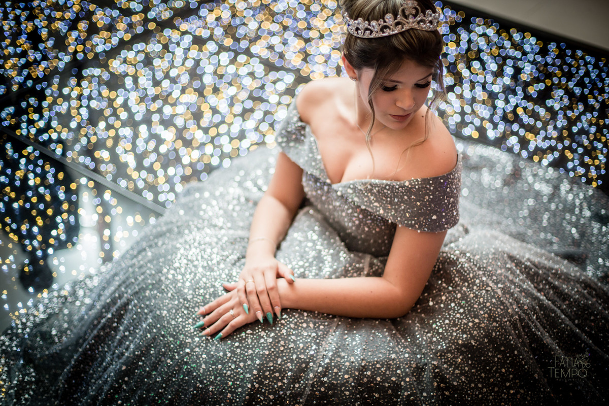 15 anos, debutante, adolescente, festa de debutante, maquiagem, penteado, vestido, mulher, Buffet, gastronomia, decoração, família, dança, apresentação, fotografia, balada, aniversário, robo de Led, funk, musica, amizade, felicidade, evento, 