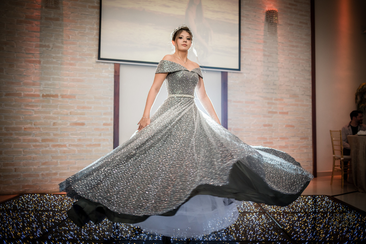 15 anos, debutante, adolescente, festa de debutante, maquiagem, penteado, vestido, mulher, Buffet, gastronomia, decoração, família, dança, apresentação, fotografia, balada, aniversário, robo de Led, funk, musica, amizade, felicidade, evento, 