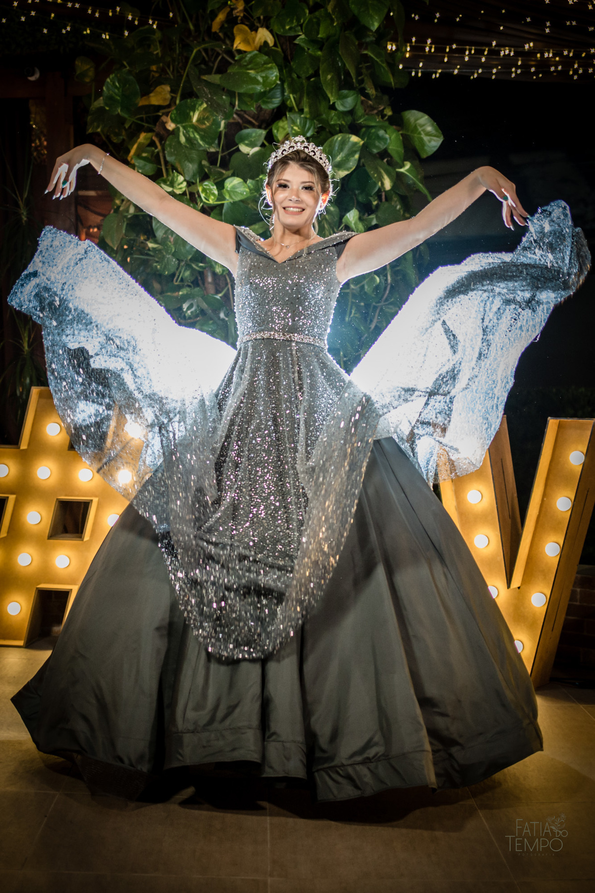 15 anos, debutante, adolescente, festa de debutante, maquiagem, penteado, vestido, mulher, Buffet, gastronomia, decoração, família, dança, apresentação, fotografia, balada, aniversário, robo de Led, funk, musica, amizade, felicidade, evento, 