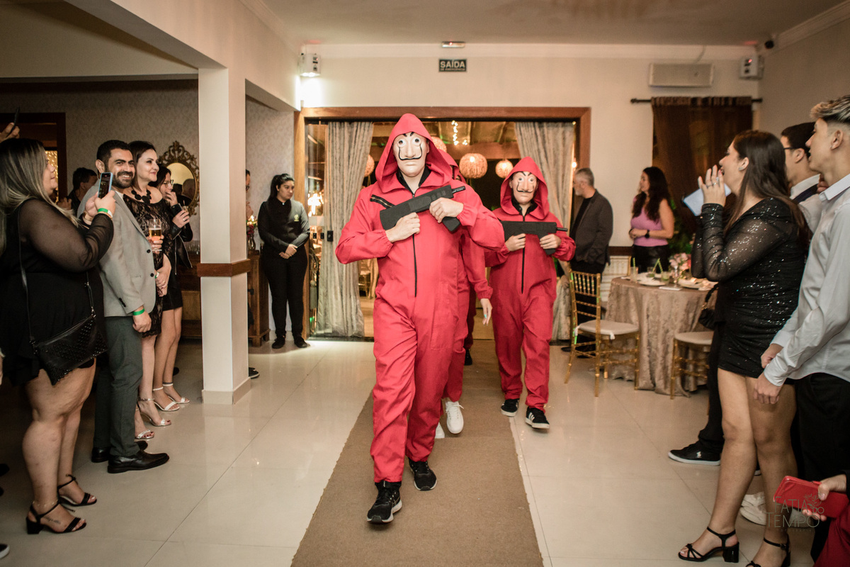 15 anos, debutante, adolescente, festa de debutante, maquiagem, penteado, vestido, mulher, Buffet, gastronomia, decoração, família, dança, apresentação, fotografia, balada, aniversário, robo de Led, funk, musica, amizade, felicidade, evento, 