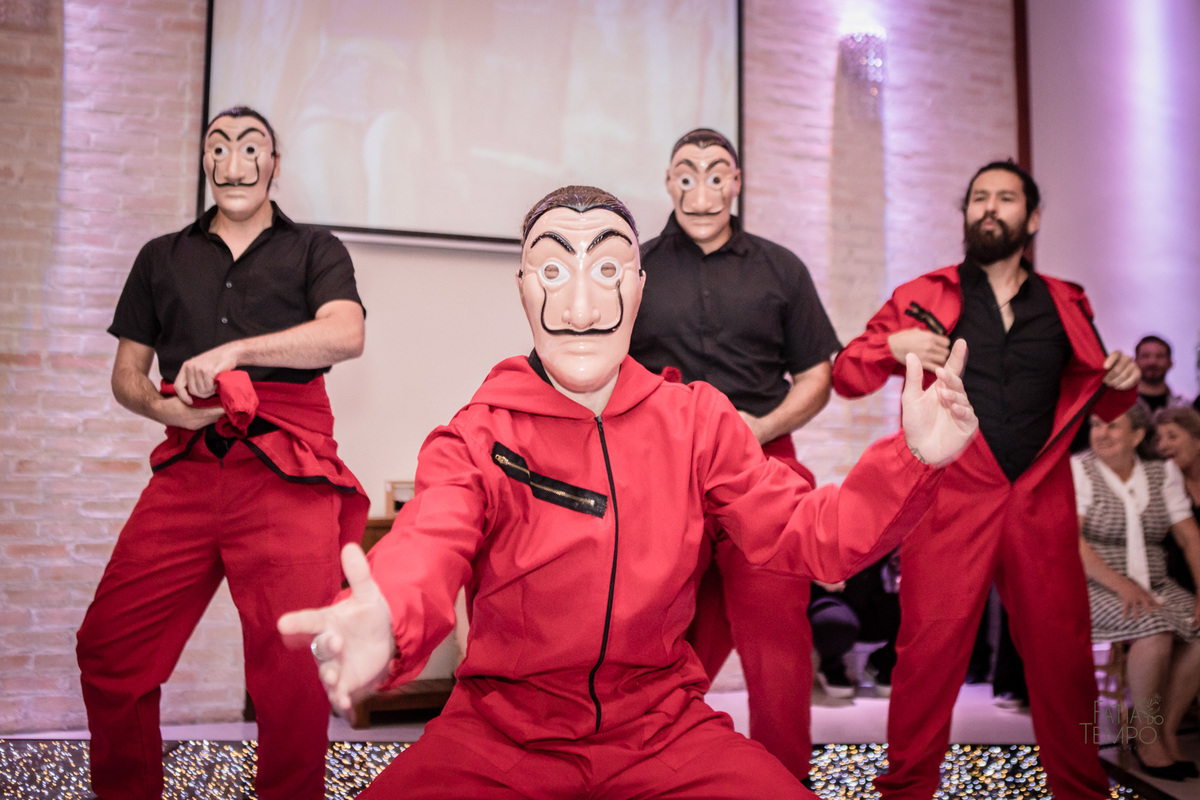 15 anos, debutante, adolescente, festa de debutante, maquiagem, penteado, vestido, mulher, Buffet, gastronomia, decoração, família, dança, apresentação, fotografia, balada, aniversário, robo de Led, funk, musica, amizade, felicidade, evento, 