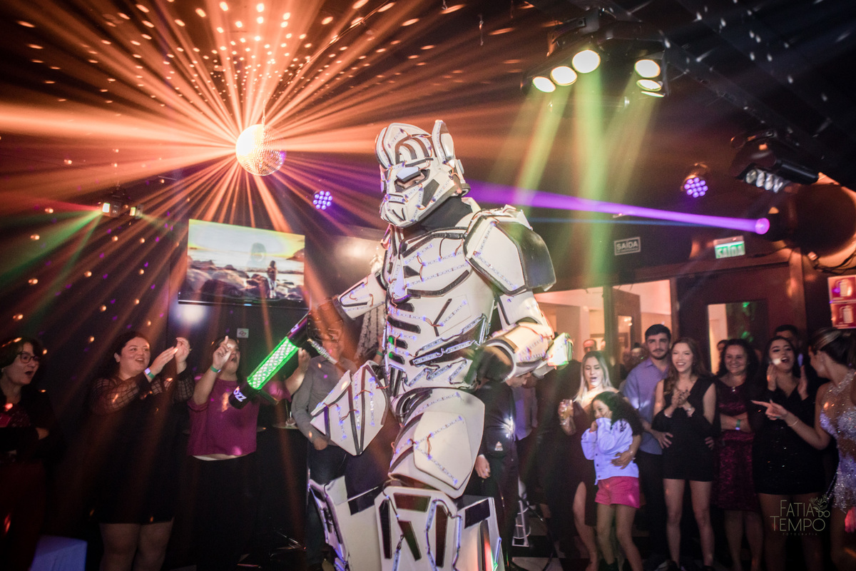 15 anos, debutante, adolescente, festa de debutante, maquiagem, penteado, vestido, mulher, Buffet, gastronomia, decoração, família, dança, apresentação, fotografia, balada, aniversário, robo de Led, funk, musica, amizade, felicidade, evento, 