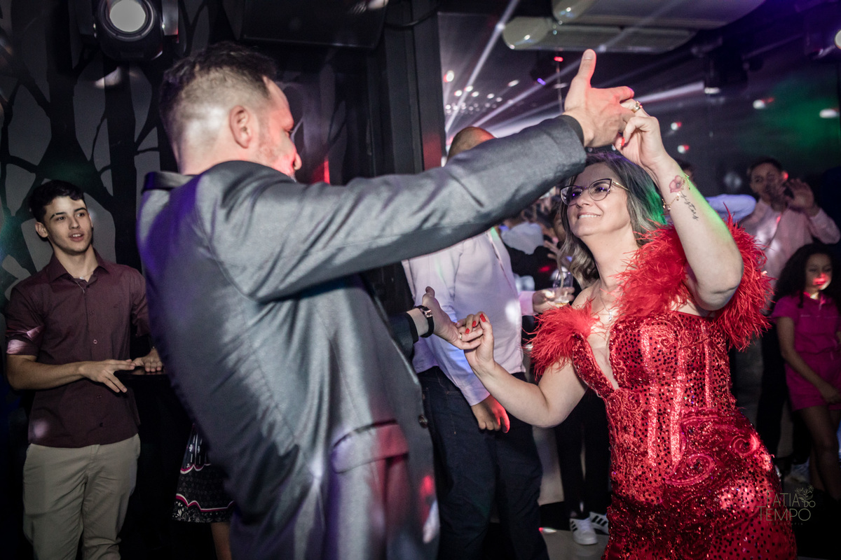 15 anos, debutante, adolescente, festa de debutante, maquiagem, penteado, vestido, mulher, Buffet, gastronomia, decoração, família, dança, apresentação, fotografia, balada, aniversário, robo de Led, funk, musica, amizade, felicidade, evento, 