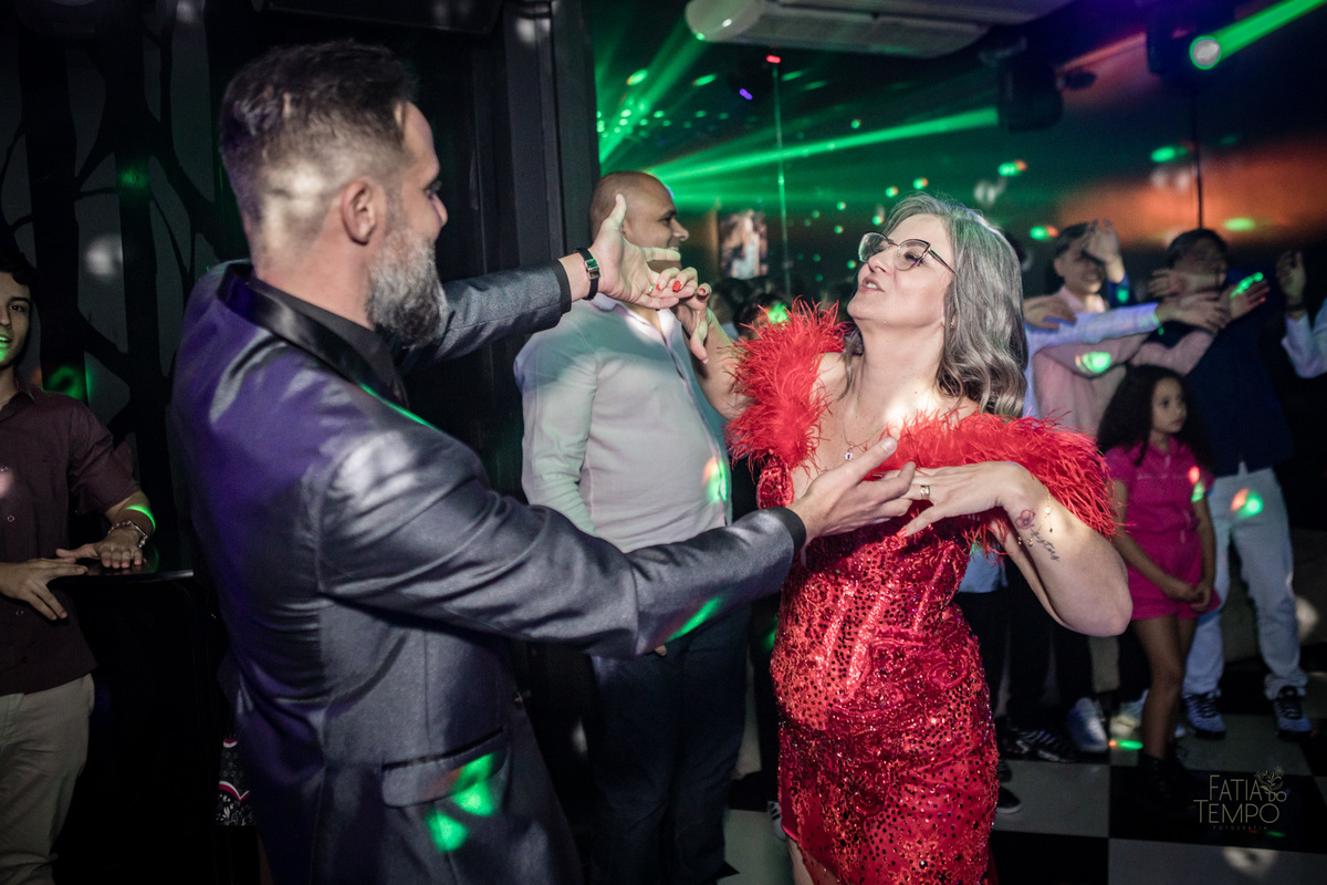 15 anos, debutante, adolescente, festa de debutante, maquiagem, penteado, vestido, mulher, Buffet, gastronomia, decoração, família, dança, apresentação, fotografia, balada, aniversário, robo de Led, funk, musica, amizade, felicidade, evento, 