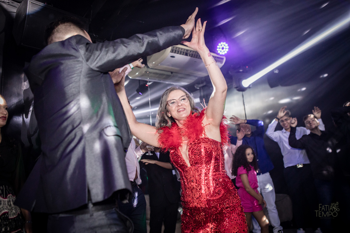 15 anos, debutante, adolescente, festa de debutante, maquiagem, penteado, vestido, mulher, Buffet, gastronomia, decoração, família, dança, apresentação, fotografia, balada, aniversário, robo de Led, funk, musica, amizade, felicidade, evento, 