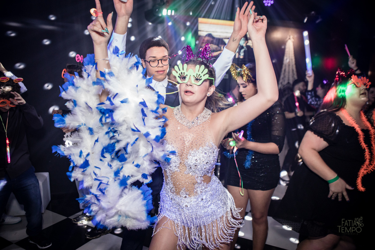 15 anos, debutante, adolescente, festa de debutante, maquiagem, penteado, vestido, mulher, Buffet, gastronomia, decoração, família, dança, apresentação, fotografia, balada, aniversário, robo de Led, funk, musica, amizade, felicidade, evento, 