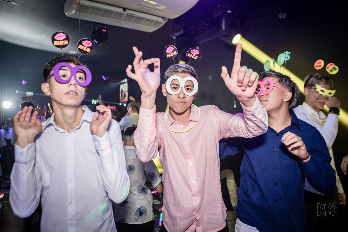 15 anos, debutante, adolescente, festa de debutante, maquiagem, penteado, vestido, mulher, Buffet, gastronomia, decoração, família, dança, apresentação, fotografia, balada, aniversário, robo de Led, funk, musica, amizade, felicidade, evento, 