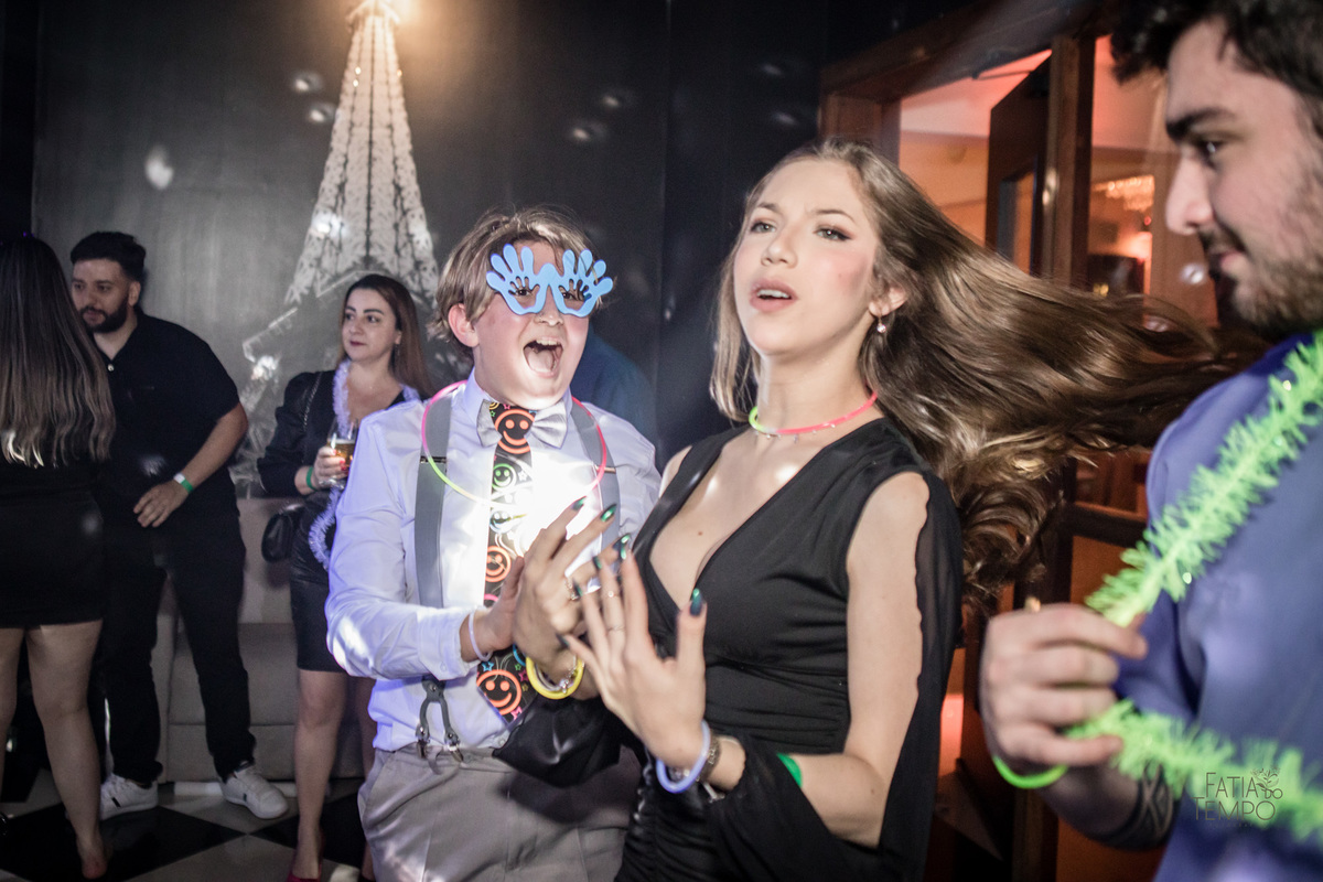 15 anos, debutante, adolescente, festa de debutante, maquiagem, penteado, vestido, mulher, Buffet, gastronomia, decoração, família, dança, apresentação, fotografia, balada, aniversário, robo de Led, funk, musica, amizade, felicidade, evento, 