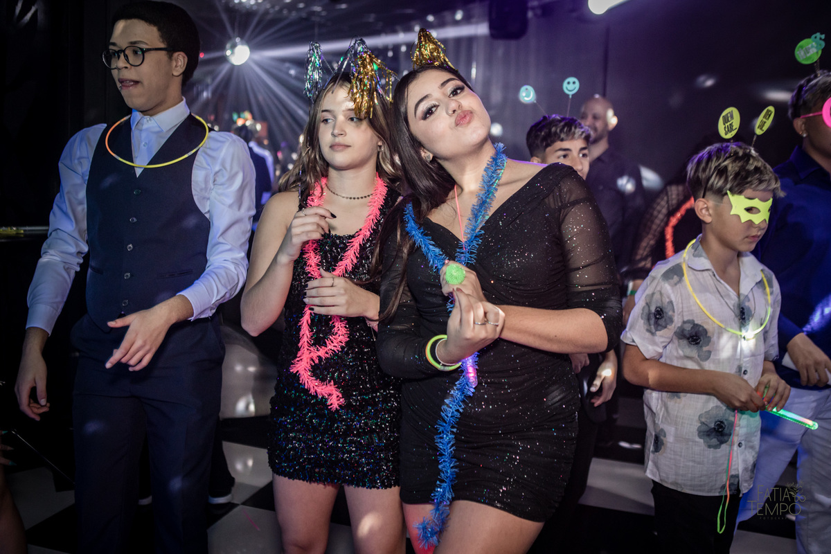 15 anos, debutante, adolescente, festa de debutante, maquiagem, penteado, vestido, mulher, Buffet, gastronomia, decoração, família, dança, apresentação, fotografia, balada, aniversário, robo de Led, funk, musica, amizade, felicidade, evento, 