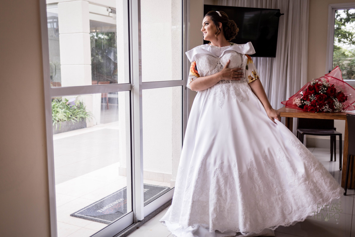 Casamento, wedding, dia da noiva, dia do noivo, noiva, noivo, madrinhas, padrinhos, decoração, vestido de noiva, vestido de festa, perfume, maquiagem, make, penteado, flores, Buffet, balada, banda, mcdonald, Ronald, cerimônia,  