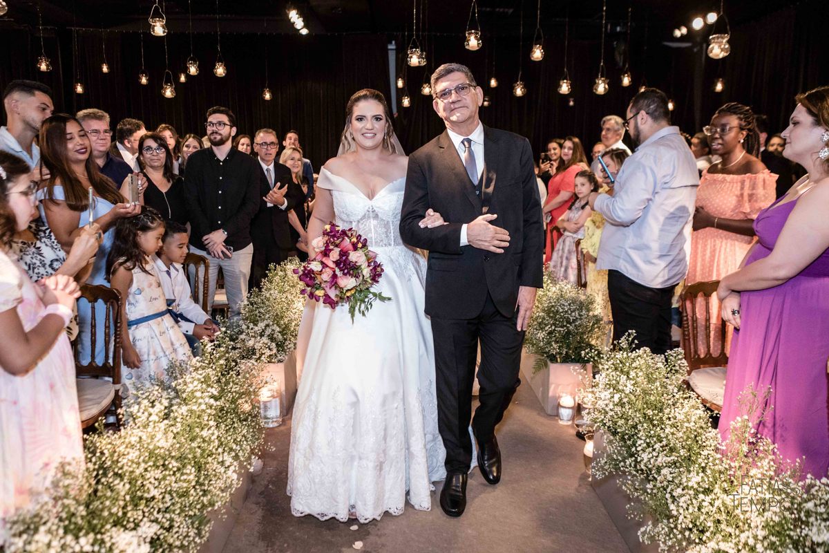 Casamento, wedding, dia da noiva, dia do noivo, noiva, noivo, madrinhas, padrinhos, decoração, vestido de noiva, vestido de festa, perfume, maquiagem, make, penteado, flores, Buffet, balada, banda, mcdonald, Ronald, cerimônia,  