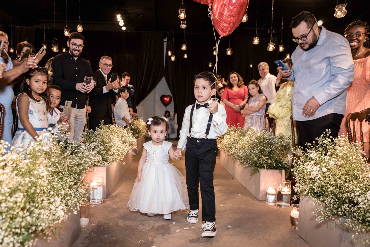 Casamento, wedding, dia da noiva, dia do noivo, noiva, noivo, madrinhas, padrinhos, decoração, vestido de noiva, vestido de festa, perfume, maquiagem, make, penteado, flores, Buffet, balada, banda, mcdonald, Ronald, cerimônia,  