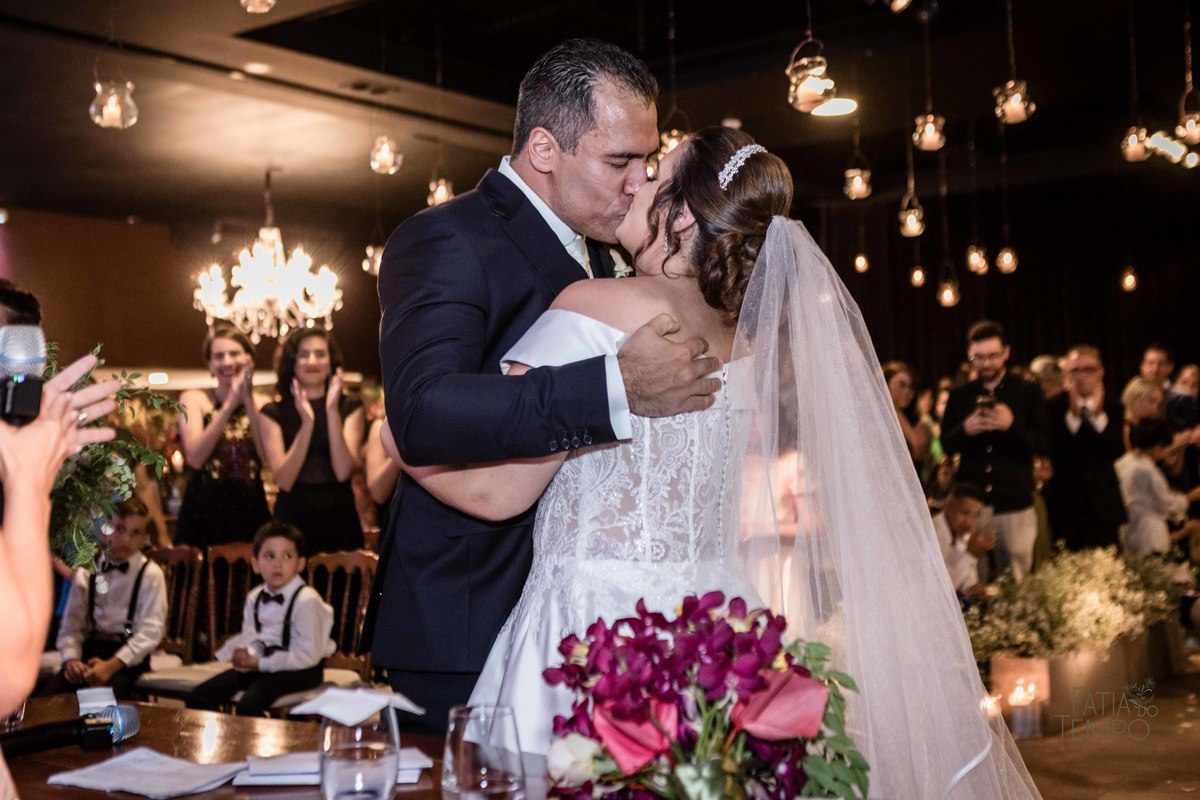 Casamento, wedding, dia da noiva, dia do noivo, noiva, noivo, madrinhas, padrinhos, decoração, vestido de noiva, vestido de festa, perfume, maquiagem, make, penteado, flores, Buffet, balada, banda, mcdonald, Ronald, cerimônia,  