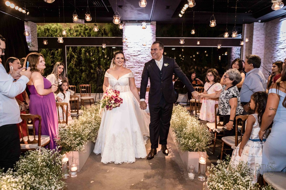 Casamento, wedding, dia da noiva, dia do noivo, noiva, noivo, madrinhas, padrinhos, decoração, vestido de noiva, vestido de festa, perfume, maquiagem, make, penteado, flores, Buffet, balada, banda, mcdonald, Ronald, cerimônia,  