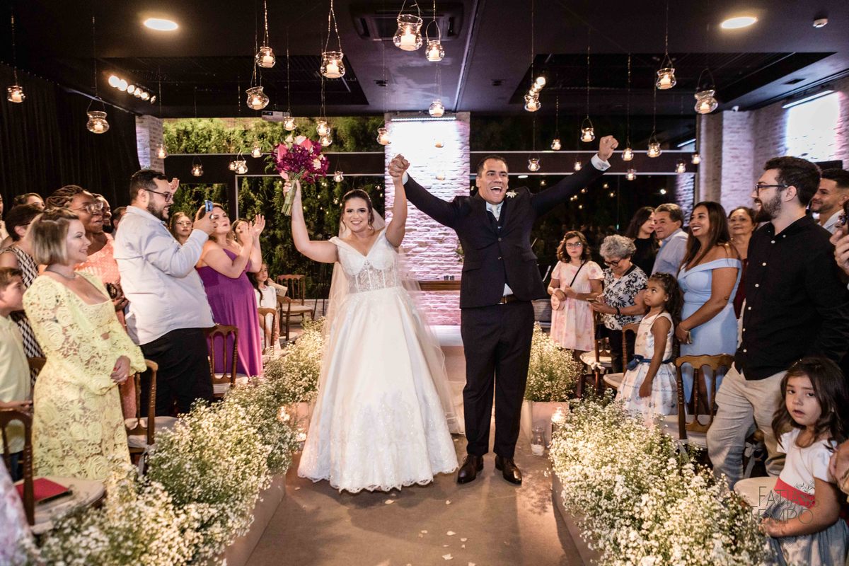 Casamento, wedding, dia da noiva, dia do noivo, noiva, noivo, madrinhas, padrinhos, decoração, vestido de noiva, vestido de festa, perfume, maquiagem, make, penteado, flores, Buffet, balada, banda, mcdonald, Ronald, cerimônia,  