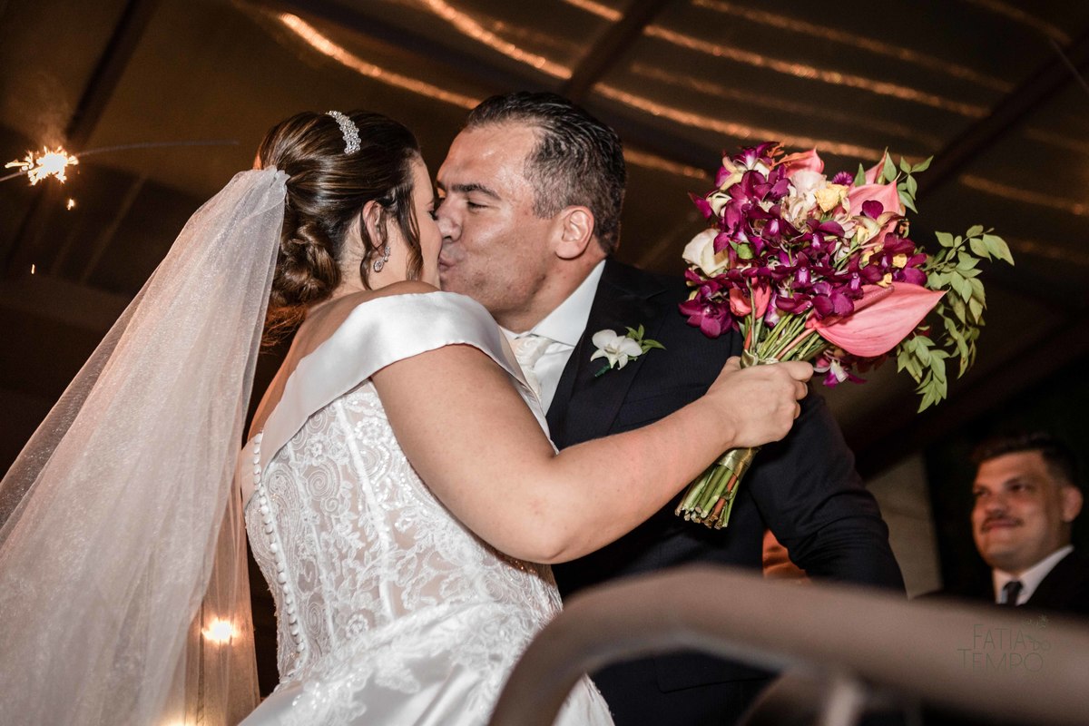 Casamento, wedding, dia da noiva, dia do noivo, noiva, noivo, madrinhas, padrinhos, decoração, vestido de noiva, vestido de festa, perfume, maquiagem, make, penteado, flores, Buffet, balada, banda, mcdonald, Ronald, cerimônia,  