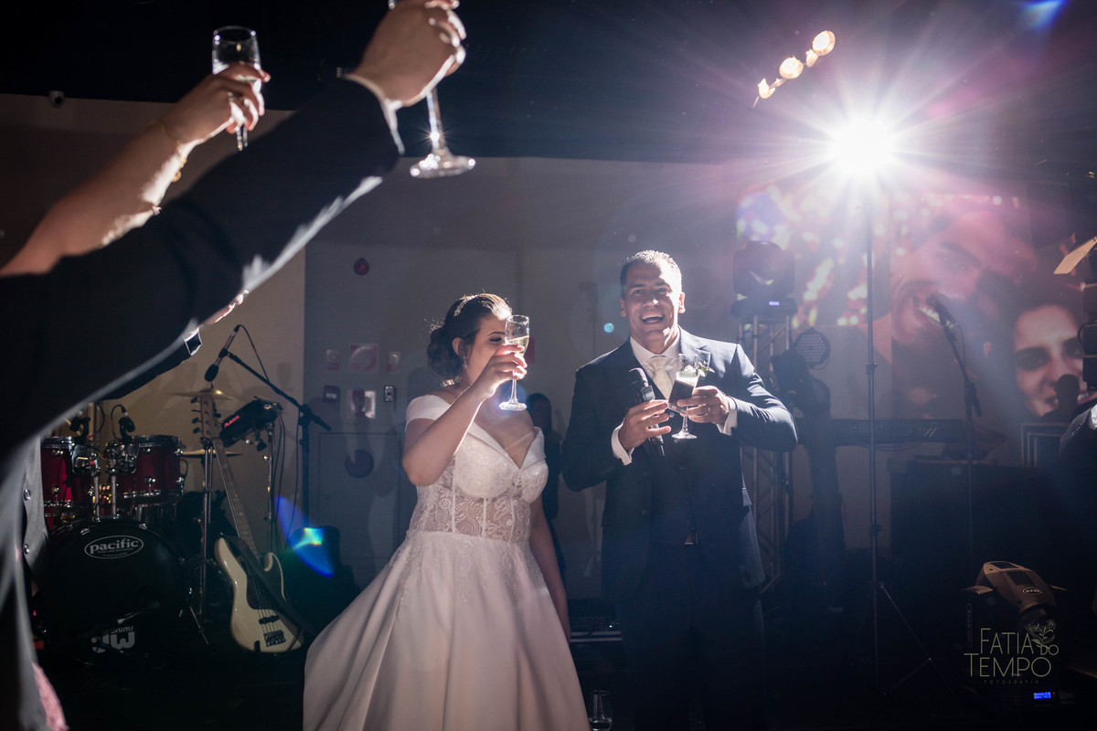 Casamento, wedding, dia da noiva, dia do noivo, noiva, noivo, madrinhas, padrinhos, decoração, vestido de noiva, vestido de festa, perfume, maquiagem, make, penteado, flores, Buffet, balada, banda, mcdonald, Ronald, cerimônia,  