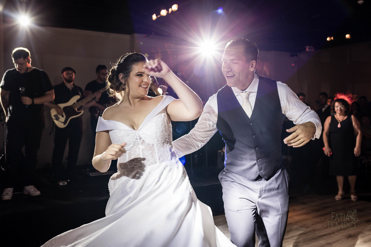 Casamento, wedding, dia da noiva, dia do noivo, noiva, noivo, madrinhas, padrinhos, decoração, vestido de noiva, vestido de festa, perfume, maquiagem, make, penteado, flores, Buffet, balada, banda, mcdonald, Ronald, cerimônia,  