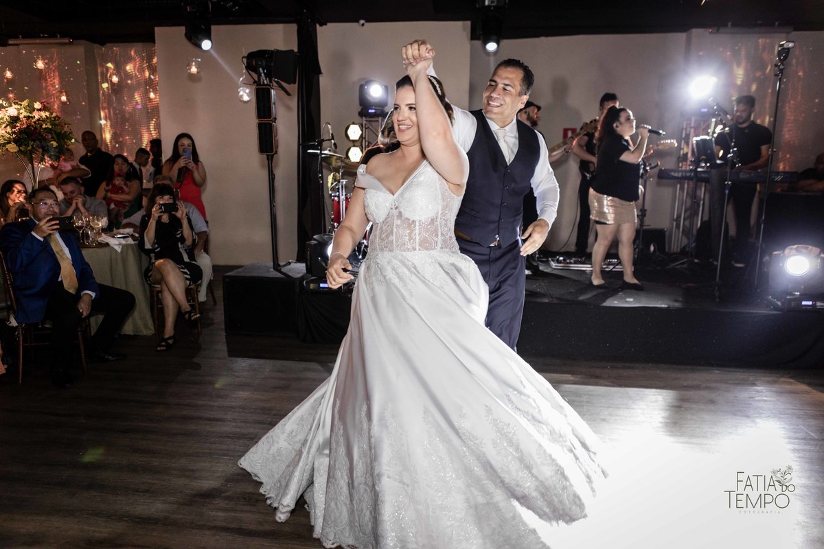 Casamento, wedding, dia da noiva, dia do noivo, noiva, noivo, madrinhas, padrinhos, decoração, vestido de noiva, vestido de festa, perfume, maquiagem, make, penteado, flores, Buffet, balada, banda, mcdonald, Ronald, cerimônia,  