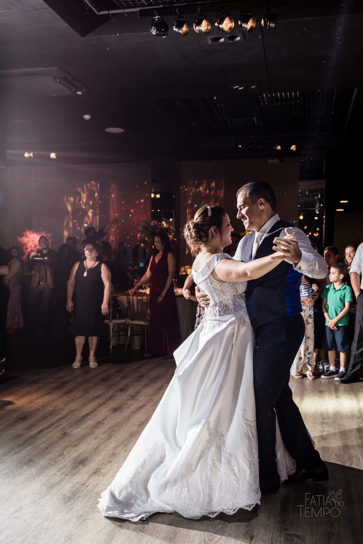 Casamento, wedding, dia da noiva, dia do noivo, noiva, noivo, madrinhas, padrinhos, decoração, vestido de noiva, vestido de festa, perfume, maquiagem, make, penteado, flores, Buffet, balada, banda, mcdonald, Ronald, cerimônia,  