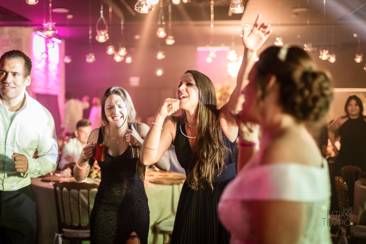 Casamento, wedding, dia da noiva, dia do noivo, noiva, noivo, madrinhas, padrinhos, decoração, vestido de noiva, vestido de festa, perfume, maquiagem, make, penteado, flores, Buffet, balada, banda, mcdonald, Ronald, cerimônia,  