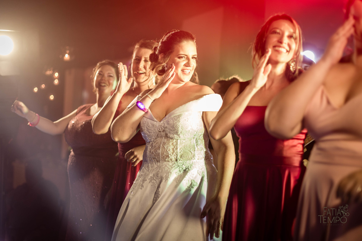 Casamento, wedding, dia da noiva, dia do noivo, noiva, noivo, madrinhas, padrinhos, decoração, vestido de noiva, vestido de festa, perfume, maquiagem, make, penteado, flores, Buffet, balada, banda, mcdonald, Ronald, cerimônia,  