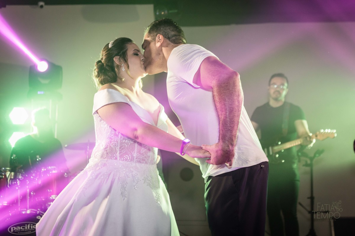 Casamento, wedding, dia da noiva, dia do noivo, noiva, noivo, madrinhas, padrinhos, decoração, vestido de noiva, vestido de festa, perfume, maquiagem, make, penteado, flores, Buffet, balada, banda, mcdonald, Ronald, cerimônia,  