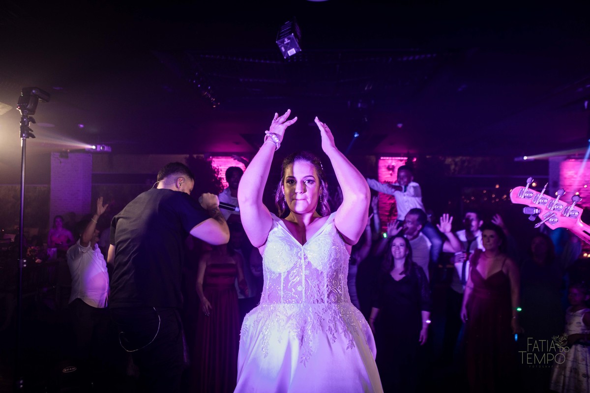 Casamento, wedding, dia da noiva, dia do noivo, noiva, noivo, madrinhas, padrinhos, decoração, vestido de noiva, vestido de festa, perfume, maquiagem, make, penteado, flores, Buffet, balada, banda, mcdonald, Ronald, cerimônia,  