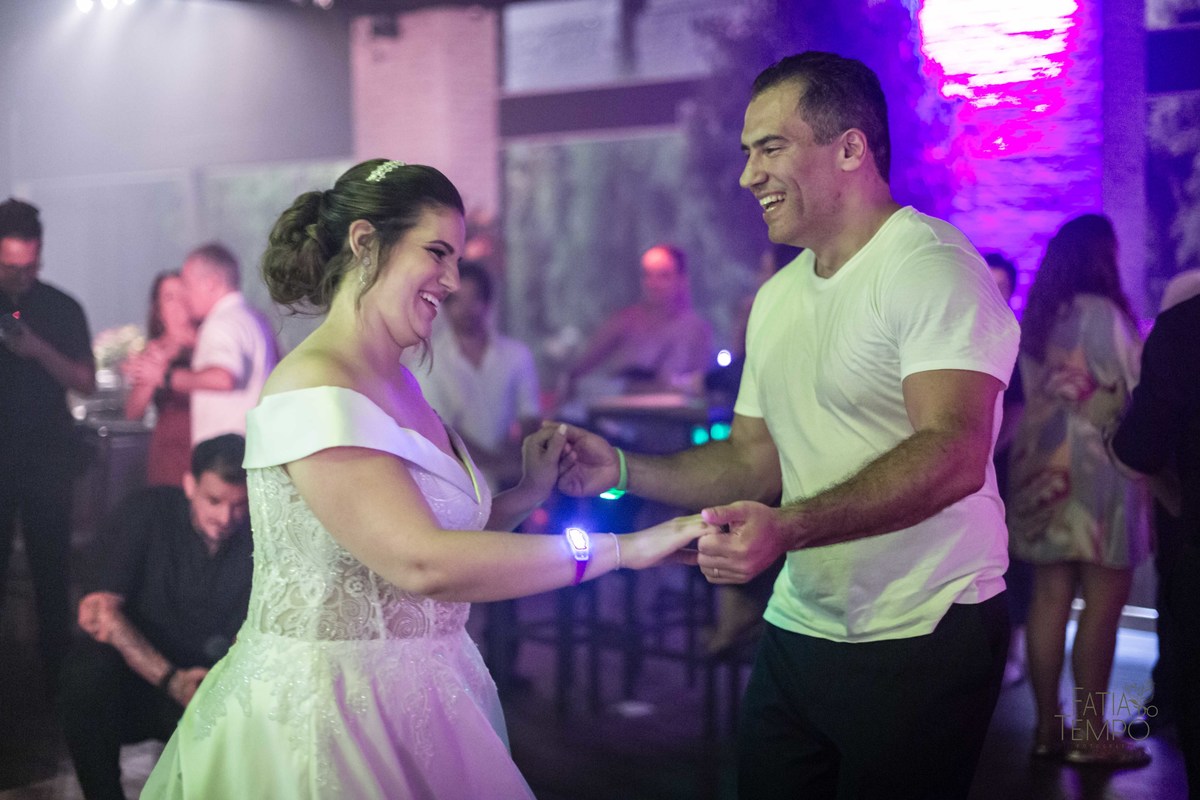 Casamento, wedding, dia da noiva, dia do noivo, noiva, noivo, madrinhas, padrinhos, decoração, vestido de noiva, vestido de festa, perfume, maquiagem, make, penteado, flores, Buffet, balada, banda, mcdonald, Ronald, cerimônia,  