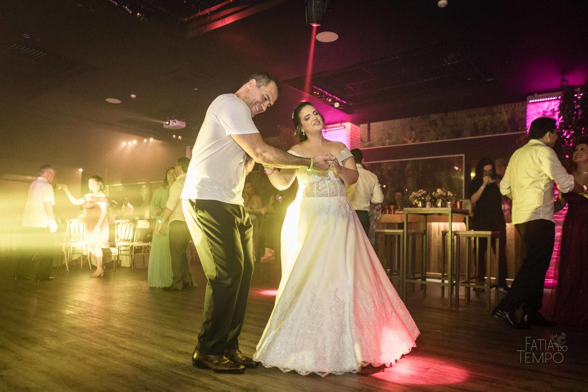 Casamento, wedding, dia da noiva, dia do noivo, noiva, noivo, madrinhas, padrinhos, decoração, vestido de noiva, vestido de festa, perfume, maquiagem, make, penteado, flores, Buffet, balada, banda, mcdonald, Ronald, cerimônia,  