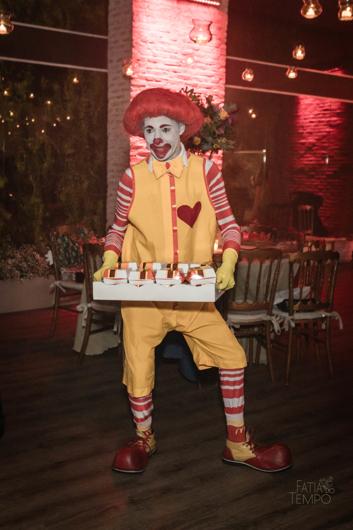 Casamento, wedding, dia da noiva, dia do noivo, noiva, noivo, madrinhas, padrinhos, decoração, vestido de noiva, vestido de festa, perfume, maquiagem, make, penteado, flores, Buffet, balada, banda, mcdonald, Ronald, cerimônia,  