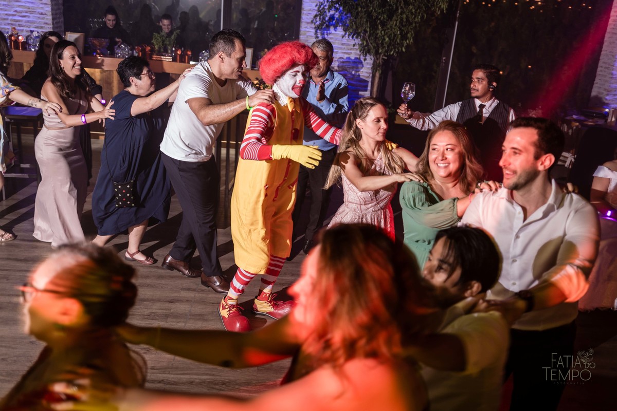 Casamento, wedding, dia da noiva, dia do noivo, noiva, noivo, madrinhas, padrinhos, decoração, vestido de noiva, vestido de festa, perfume, maquiagem, make, penteado, flores, Buffet, balada, banda, mcdonald, Ronald, cerimônia,  