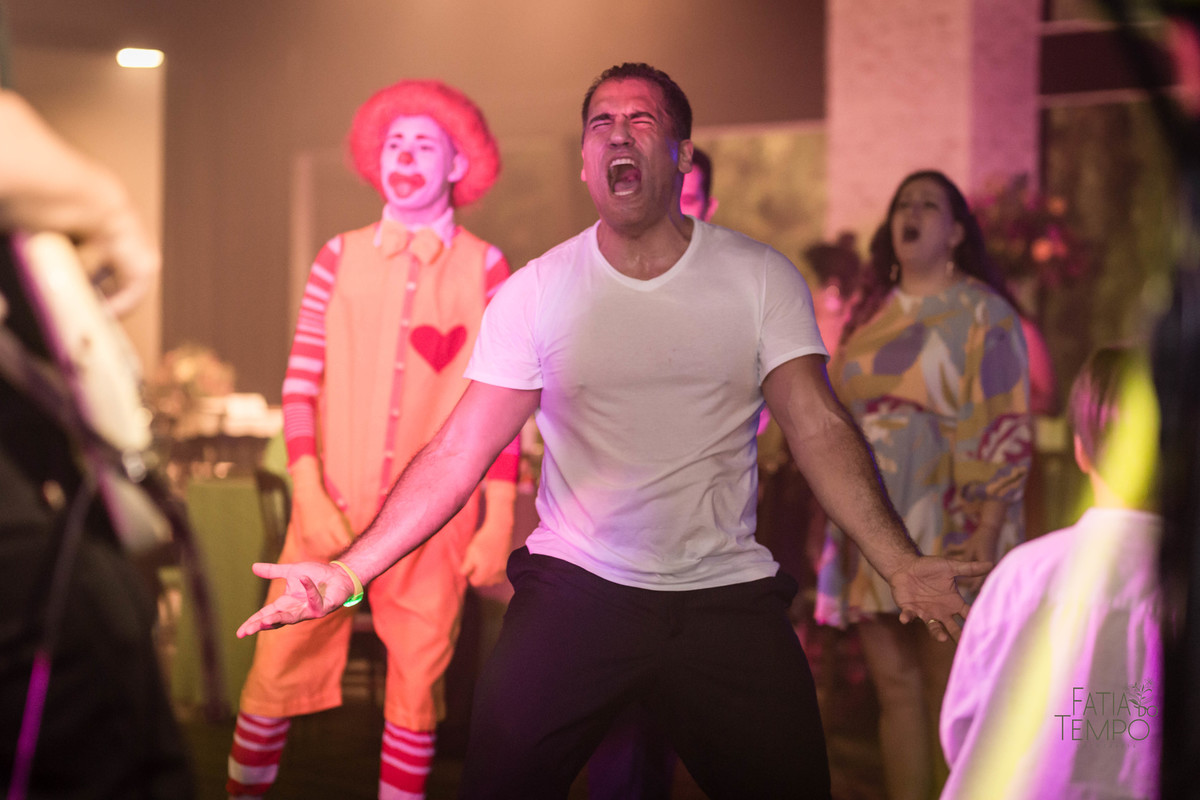 Casamento, wedding, dia da noiva, dia do noivo, noiva, noivo, madrinhas, padrinhos, decoração, vestido de noiva, vestido de festa, perfume, maquiagem, make, penteado, flores, Buffet, balada, banda, mcdonald, Ronald, cerimônia,  