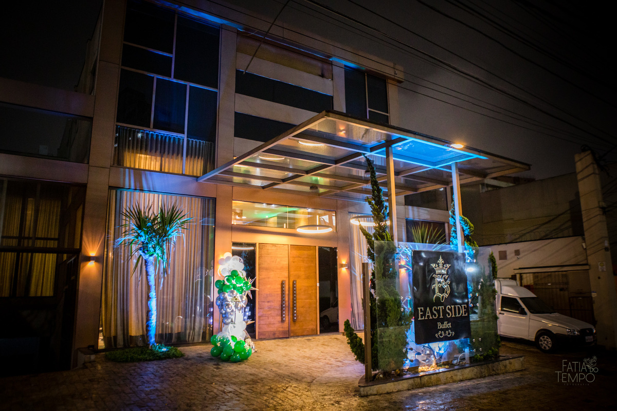 Debutante, 15 anos, mansão, buffet, festa, balada, xv, adolescente, dj, decoração, maquiagem, cabelo, mulher, make, glamour, east side, robô de Led, fotografia, vestido de noiva, vestido de festa, vestido, família, palmeiras, palestra, mancha verde, 