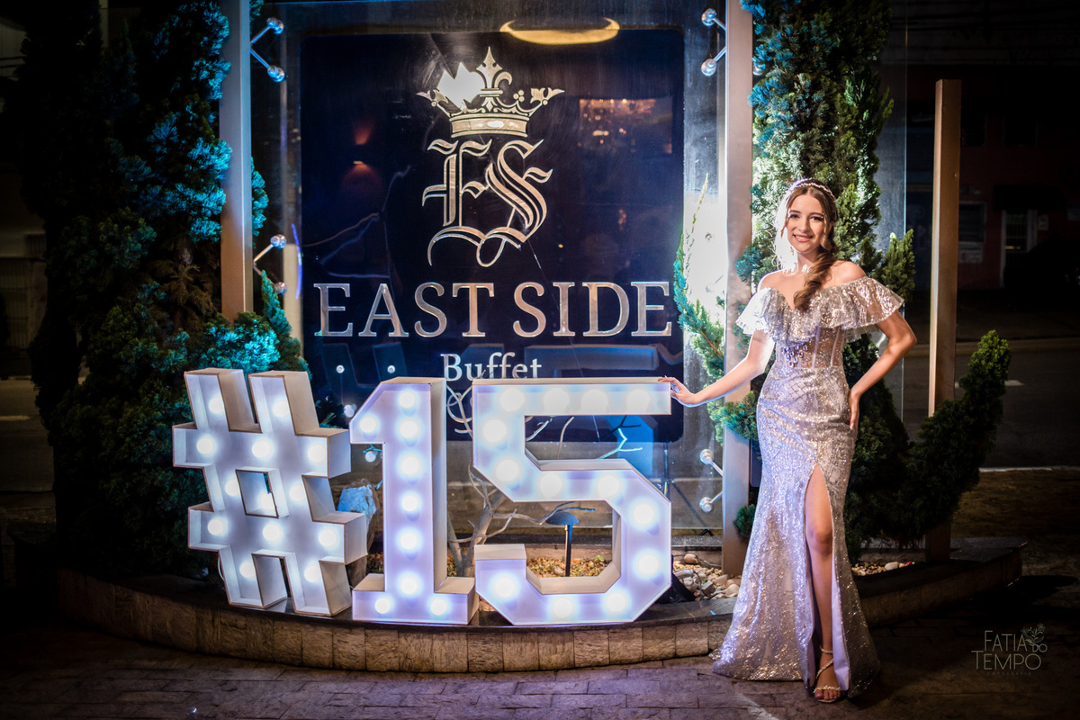 Debutante, 15 anos, mansão, buffet, festa, balada, xv, adolescente, dj, decoração, maquiagem, cabelo, mulher, make, glamour, east side, robô de Led, fotografia, vestido de noiva, vestido de festa, vestido, família, palmeiras, palestra, mancha verde, 