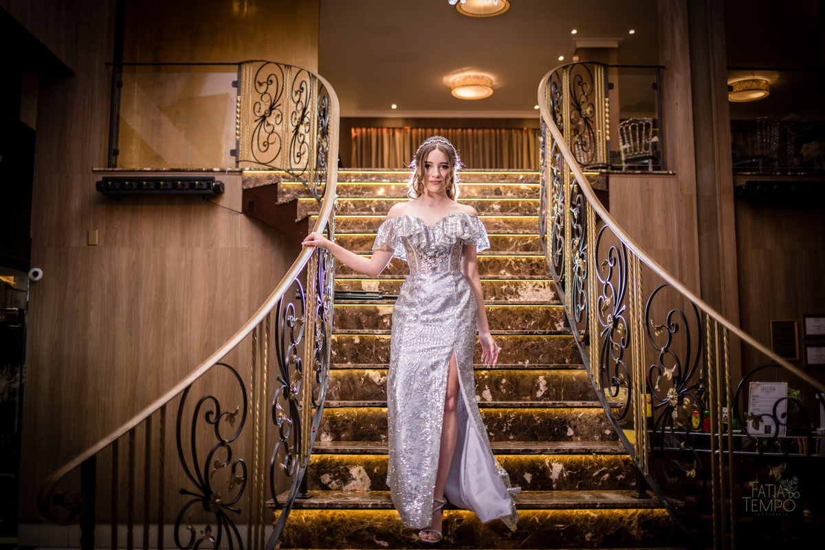 Debutante, 15 anos, mansão, buffet, festa, balada, xv, adolescente, dj, decoração, maquiagem, cabelo, mulher, make, glamour, east side, robô de Led, fotografia, vestido de noiva, vestido de festa, vestido, família, palmeiras, palestra, mancha verde, 