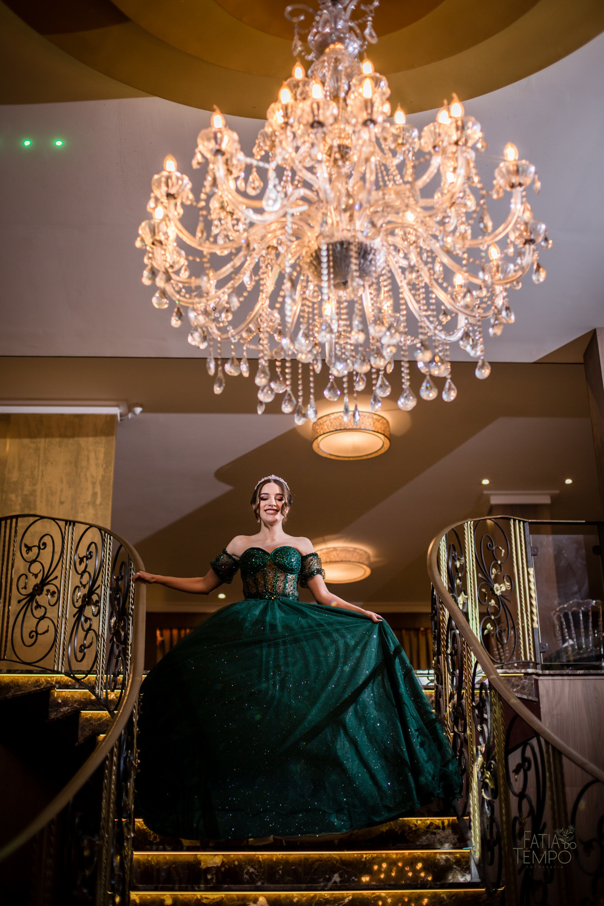 Debutante, 15 anos, mansão, buffet, festa, balada, xv, adolescente, dj, decoração, maquiagem, cabelo, mulher, make, glamour, east side, robô de Led, fotografia, vestido de noiva, vestido de festa, vestido, família, palmeiras, palestra, mancha verde, 