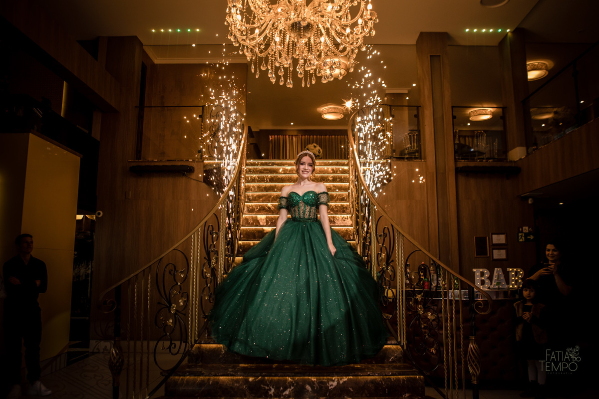 Debutante, 15 anos, mansão, buffet, festa, balada, xv, adolescente, dj, decoração, maquiagem, cabelo, mulher, make, glamour, east side, robô de Led, fotografia, vestido de noiva, vestido de festa, vestido, família, palmeiras, palestra, mancha verde, 