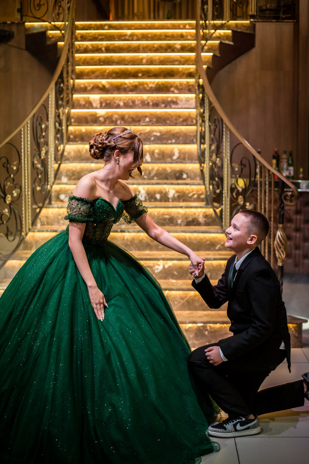 Debutante, 15 anos, mansão, buffet, festa, balada, xv, adolescente, dj, decoração, maquiagem, cabelo, mulher, make, glamour, east side, robô de Led, fotografia, vestido de noiva, vestido de festa, vestido, família, palmeiras, palestra, mancha verde, 