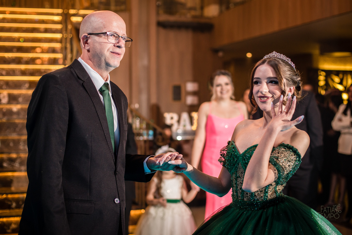 Debutante, 15 anos, mansão, buffet, festa, balada, xv, adolescente, dj, decoração, maquiagem, cabelo, mulher, make, glamour, east side, robô de Led, fotografia, vestido de noiva, vestido de festa, vestido, família, palmeiras, palestra, mancha verde, 